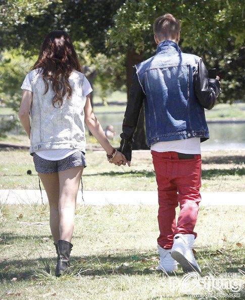 Justin, Selena & Khalil out in Encino, CA (30.6.12)