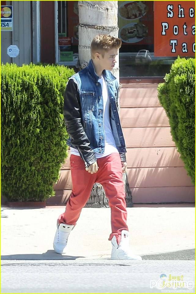 Justin, Selena & Khalil out in Encino, CA (30.6.12)