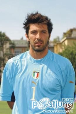 1 จันลุยจี บุฟฟอน (Gianluigi Buffon) อิตาลี