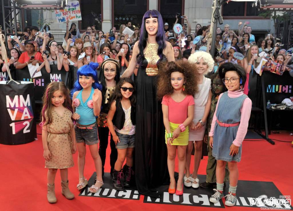รวมภาพ Katy Perry เดินทางมาถึงงาน Much Music Awards 2012
