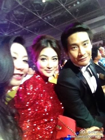 ( T-wind) ป้อง ณวัฒน์ และ แพน เค้ก เขม นิจ คว้ารางวัลที่จีนงาน Huading 2012