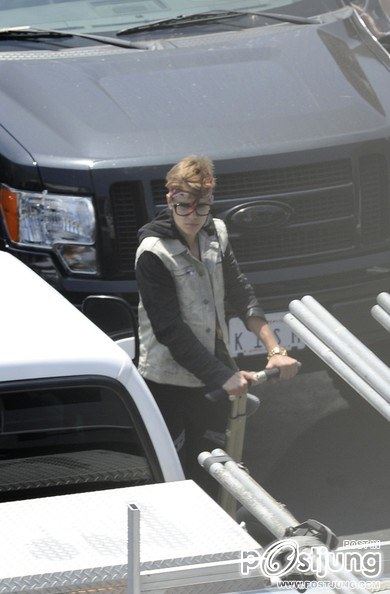 1Justin Bieber Is Having A Bad Day 2 Justin Bieber Shoots a Music Video