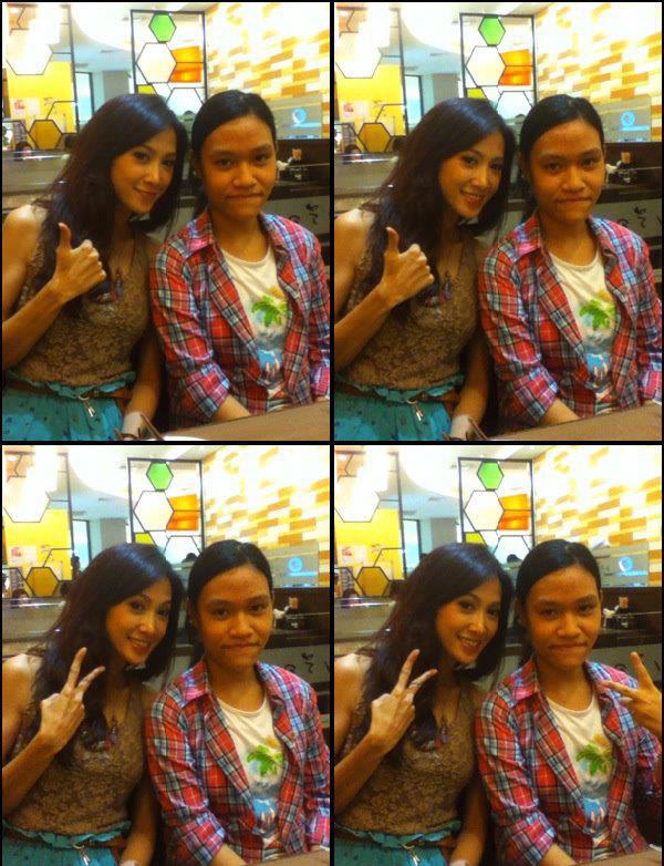 ยุ้ย จีรนันท์ถ่ายรูปคู่แฟนคลับแบบน่ารักเป็นกันเอง