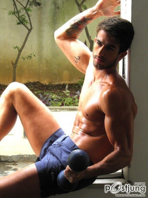 หน้าอกแน่นๆ