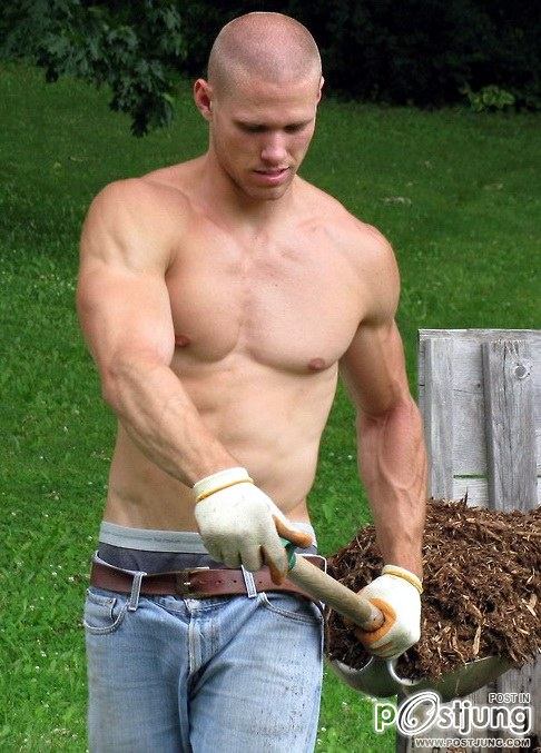 หน้าอกแน่นๆ