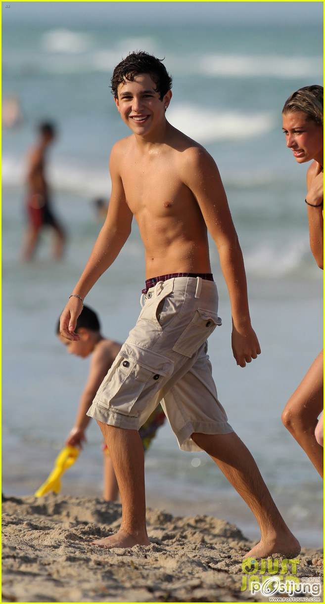 Austin Mahone: Shirtless Beach Time with Hailey Baldwin