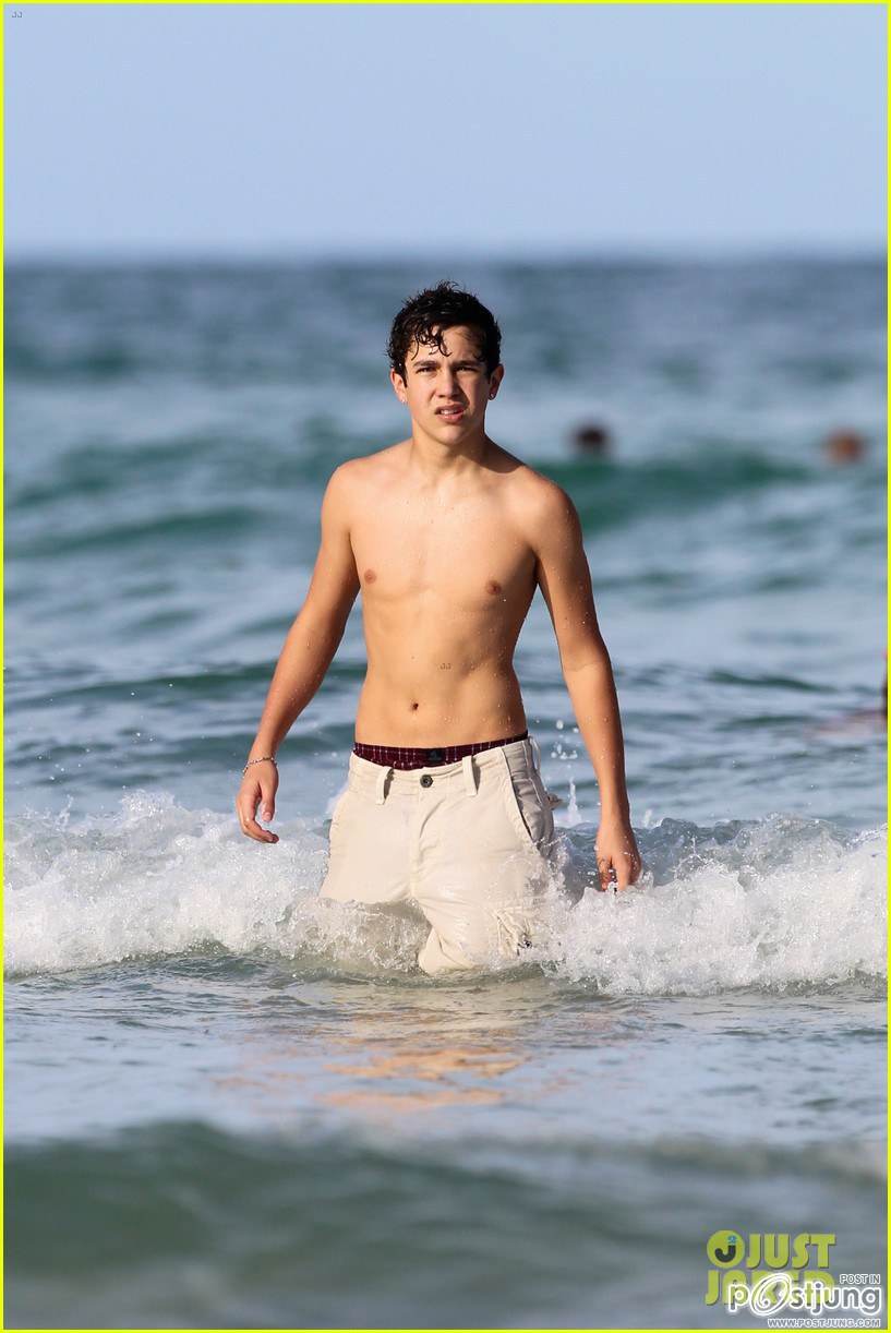 Austin Mahone: Shirtless Beach Time with Hailey Baldwin