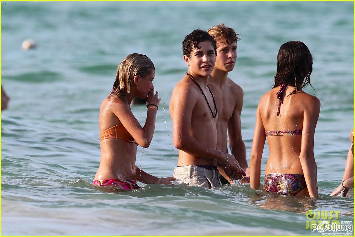 Austin Mahone: Shirtless Beach Time with Hailey Baldwin