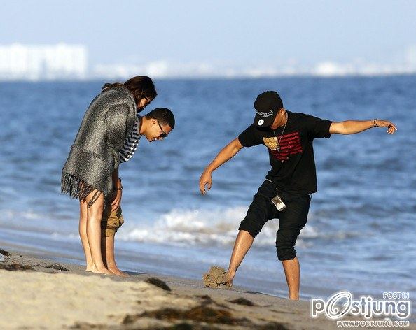 Selena Gomez Plays on the Beach