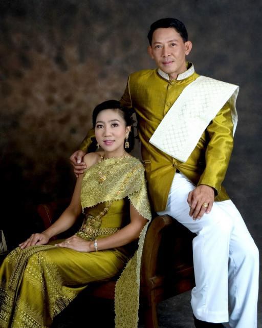 ชุดไทยพระราชนิยม และเสื้อพระราชทาน - ประเทศไทย