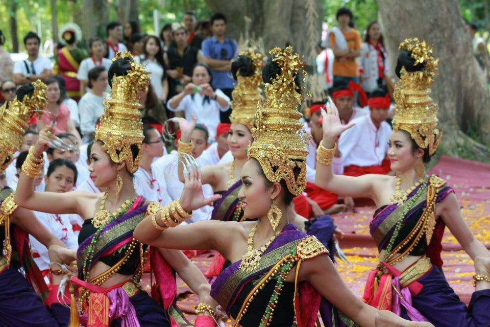 พิธีไหว้ครูวิจิตรศิลป์ มช. 2555