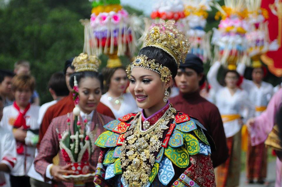 พิธีไหว้ครูวิจิตรศิลป์ มช. 2555