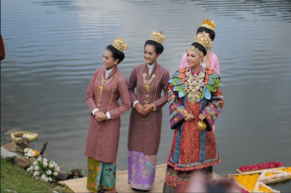 พิธีไหว้ครูวิจิตรศิลป์ มช. 2555