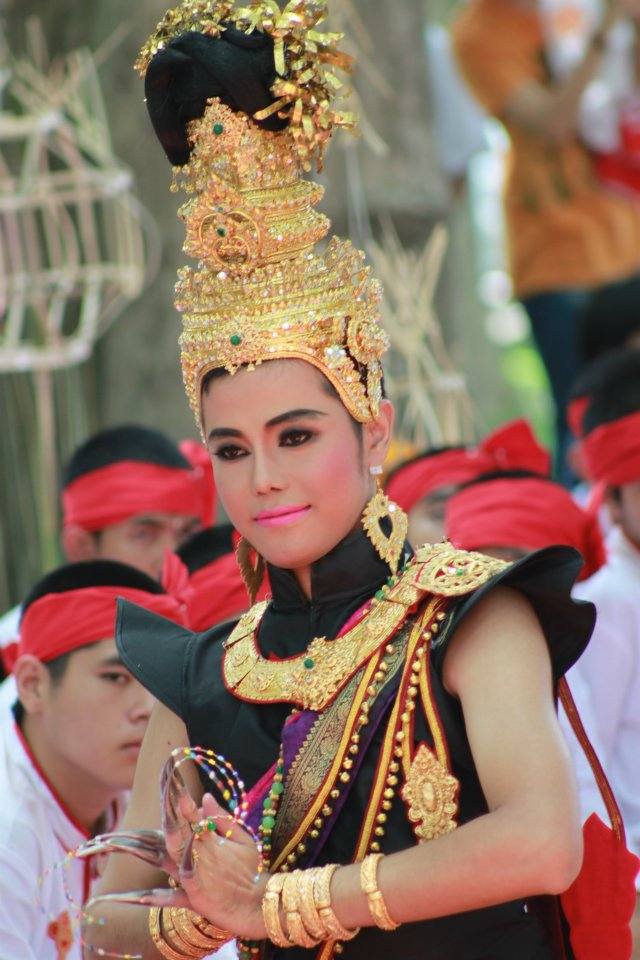 พิธีไหว้ครูวิจิตรศิลป์ มช. 2555