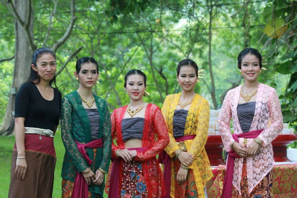 พิธีไหว้ครูวิจิตรศิลป์ มช. 2555