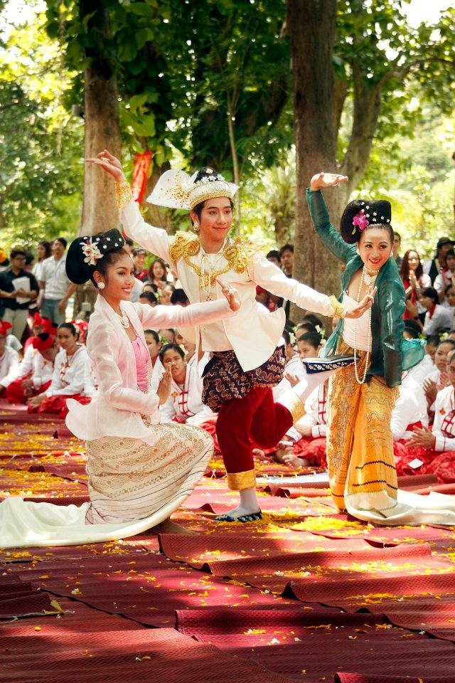 พิธีไหว้ครูวิจิตรศิลป์ มช. 2555