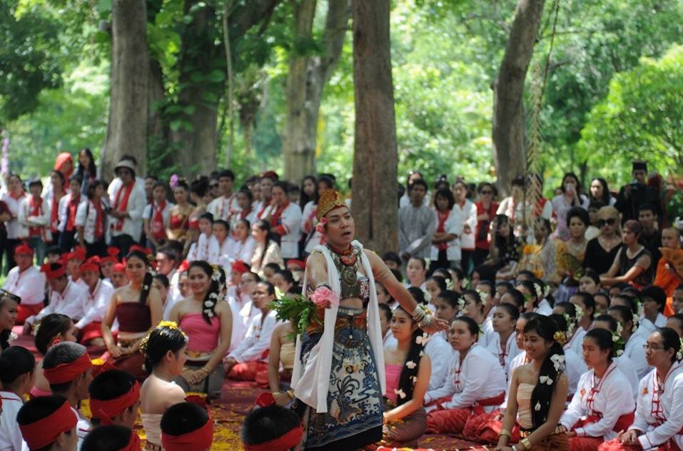 พิธีไหว้ครูวิจิตรศิลป์ มช. 2555