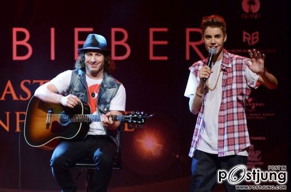 Justin at his press conference in Malaysia (14.07.2012)