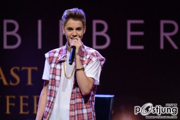 Justin at his press conference in Malaysia (14.07.2012)