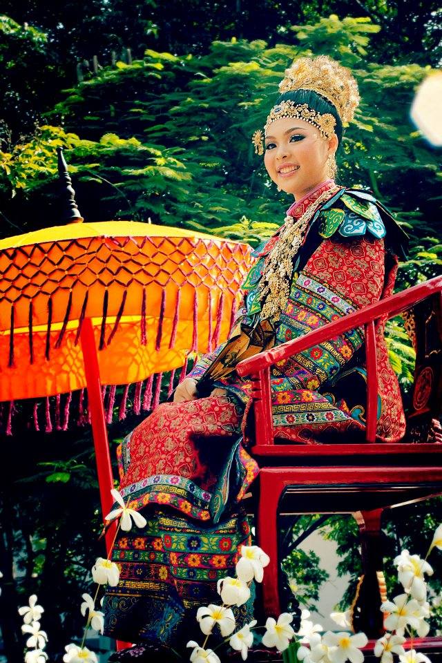 Peranakan national costume