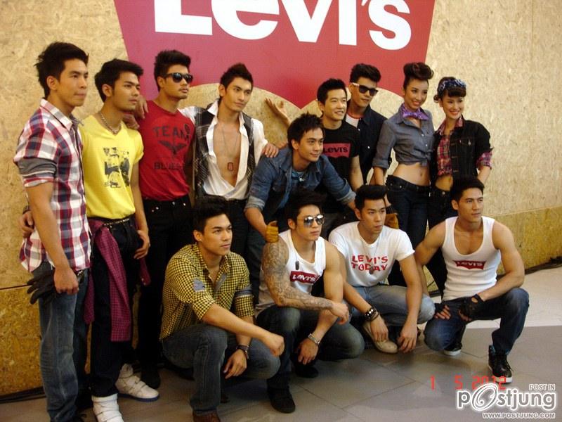 หล่อล่ำกล้ามตึงๆ