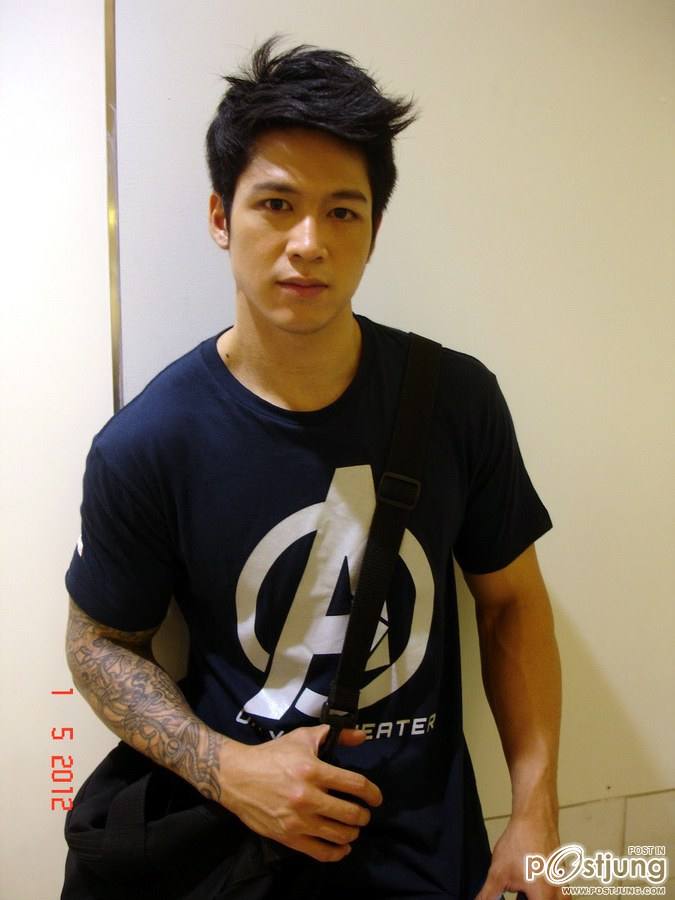 หล่อล่ำกล้ามตึงๆ