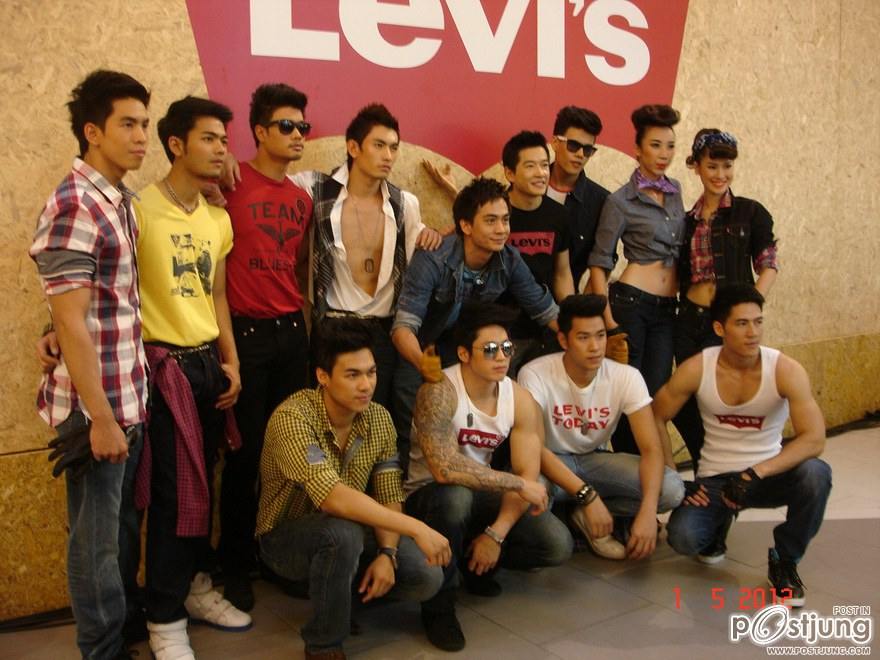 หล่อล่ำกล้ามตึงๆ