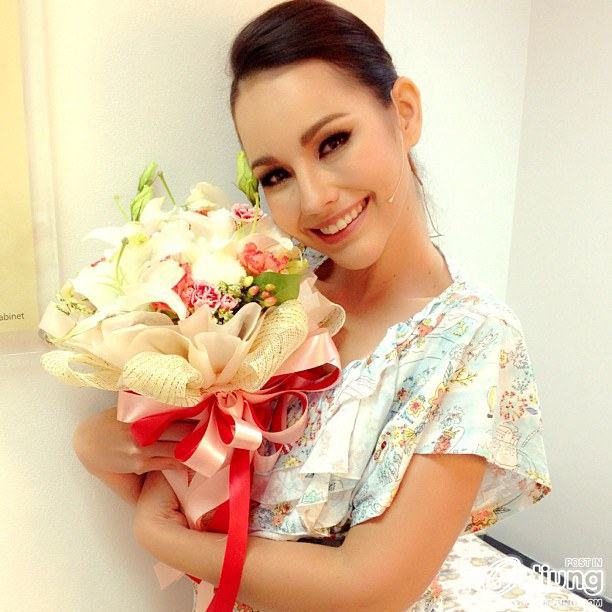 รูปนี้มาพร้อมดอกไม้ใสๆสวยๆ