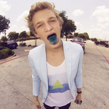 ใครว่า Cody Simpson น่ารักเหมือนผมบาง ^^