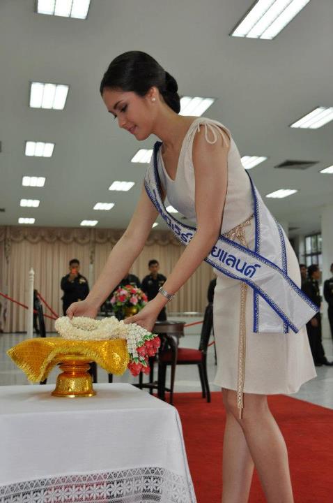 ริด้า MUT นำทีมถวายพระพรในหลวง