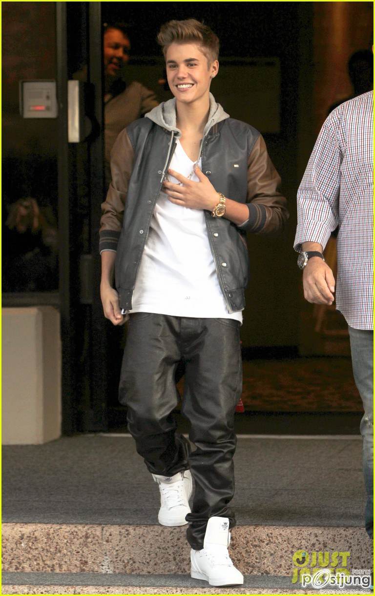 Justin Bieber is all smiles as he steps out of his hotel for a surprise meet and greet on Friday (Ju