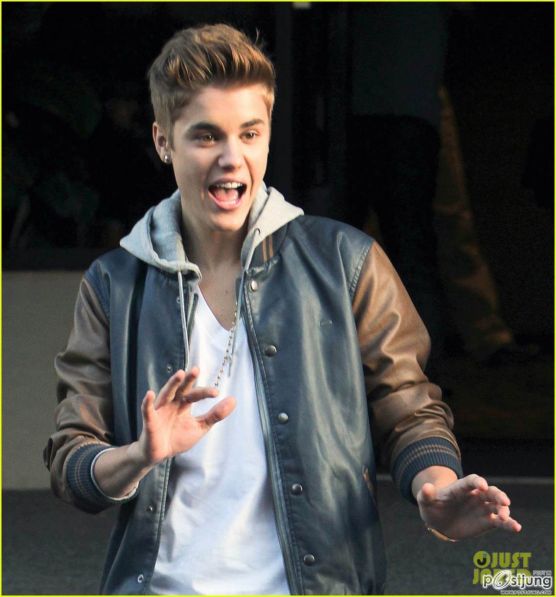 Justin Bieber is all smiles as he steps out of his hotel for a surprise meet and greet on Friday (Ju