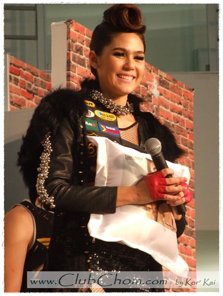 ชมพู่ อารยา ในงาน Motor Bike 2012 @ Laemtong Rayong