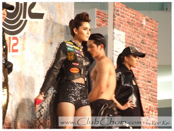 ชมพู่ อารยา ในงาน Motor Bike 2012 @ Laemtong Rayong