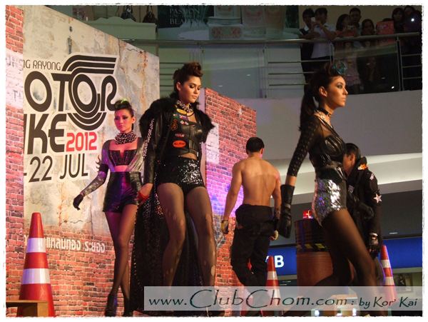 ชมพู่ อารยา ในงาน Motor Bike 2012 @ Laemtong Rayong