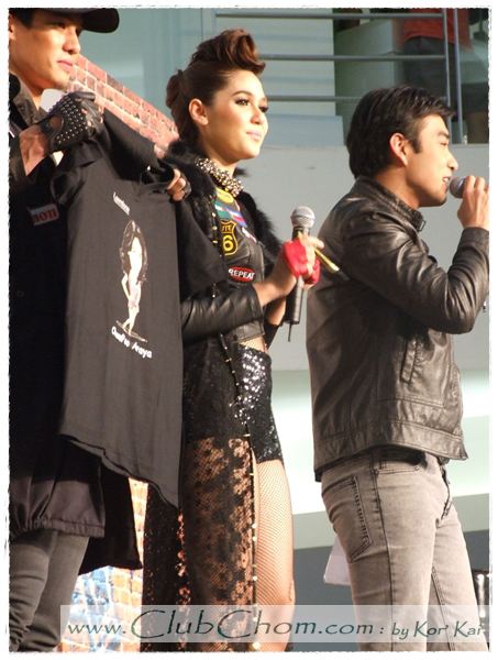 ชมพู่ อารยา ในงาน Motor Bike 2012 @ Laemtong Rayong