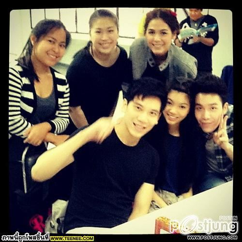 ชมพู่กับหน้าใสๆ ในการซ้อมละครเวทีเรยา
