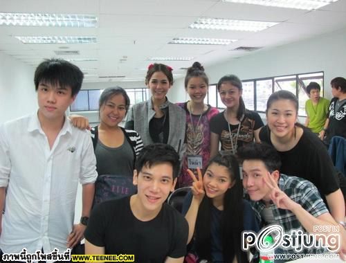ชมพู่กับหน้าใสๆ ในการซ้อมละครเวทีเรยา