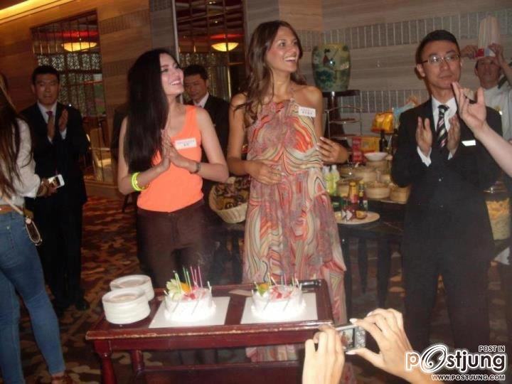 กองประกวดมิสเวิลด์ เซอร์ไพรส์วันเกิดให้น้องณฉัตร และมิสเซอร์เบีย