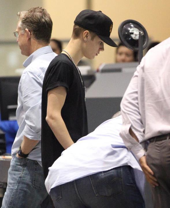 Justin @ LAX Airport (23.7.12)