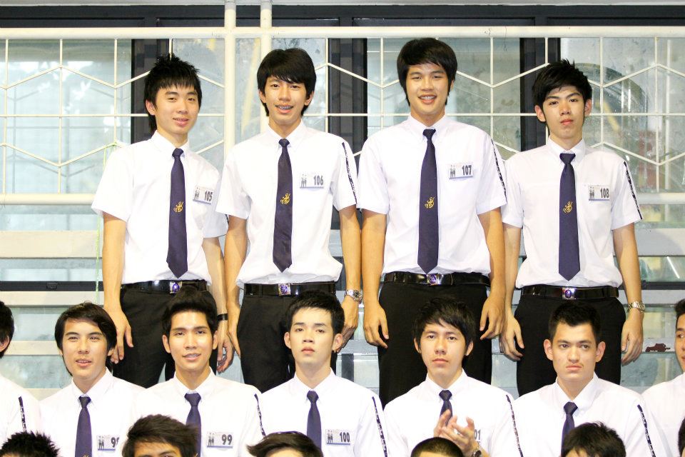 หนุ่ม สาว ดาว/เดือน สวนดุสิต