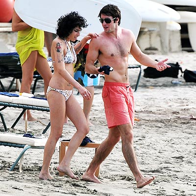 ไว้อาลัยครบรอบ 1 ปี การจากไปของ Amy Winehouse