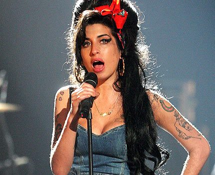 ไว้อาลัยครบรอบ 1 ปี การจากไปของ Amy Winehouse