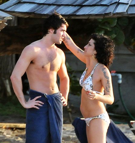 ไว้อาลัยครบรอบ 1 ปี การจากไปของ Amy Winehouse