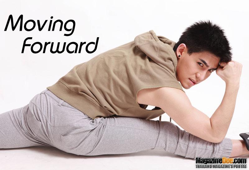 Moving Forward โดย จิรายุทธ คันธยศ