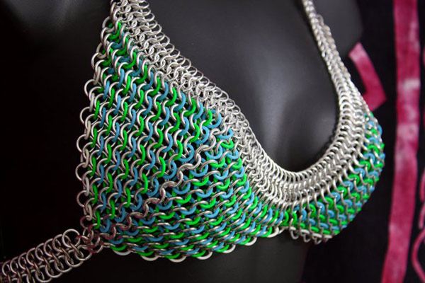 แฟชั่น บิกินี่ สายโซ่สีสดใส เก๋ไก๋เกินห้ามใจ