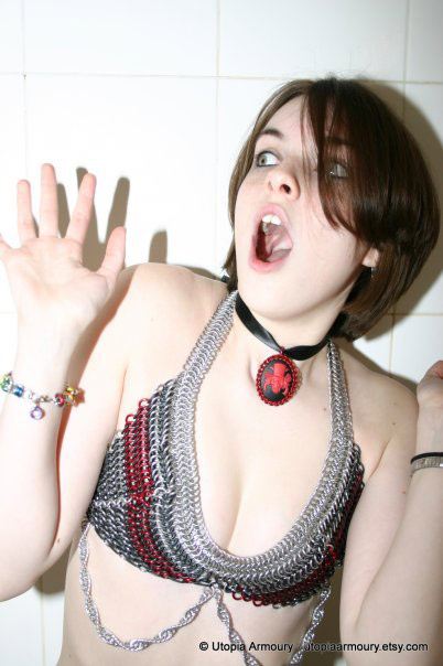 แฟชั่น บิกินี่ สายโซ่สีสดใส เก๋ไก๋เกินห้ามใจ