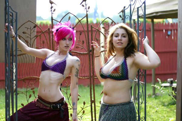 แฟชั่น บิกินี่ สายโซ่สีสดใส เก๋ไก๋เกินห้ามใจ