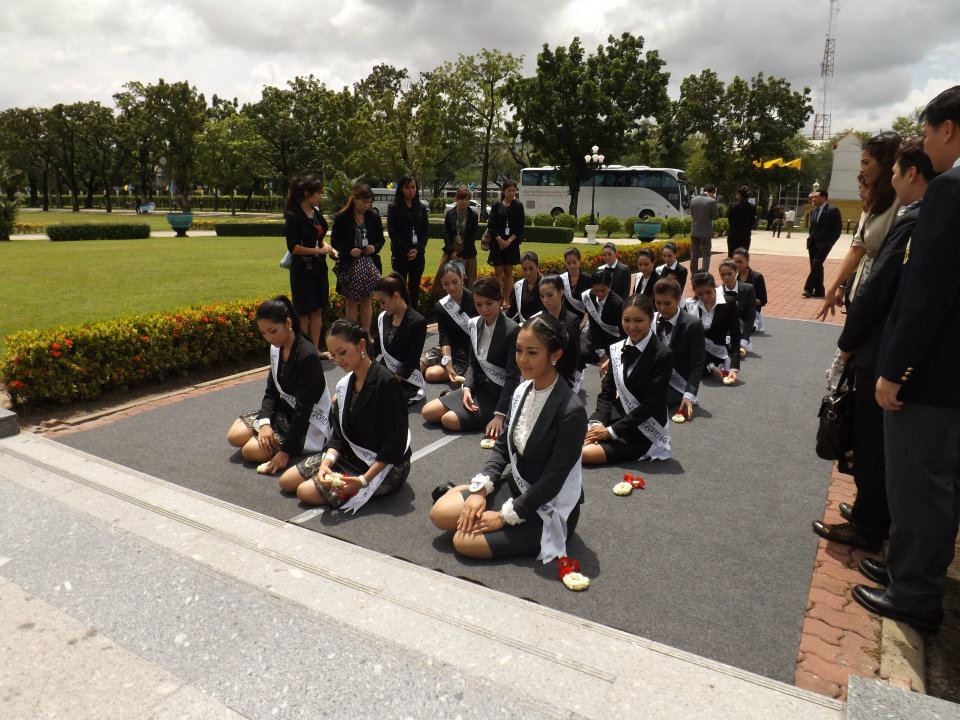 ผู้เข้าประกวดนางสาวไทย เยี่ยมชมโรงเรียนวชิราวุธ วิทยาลัย