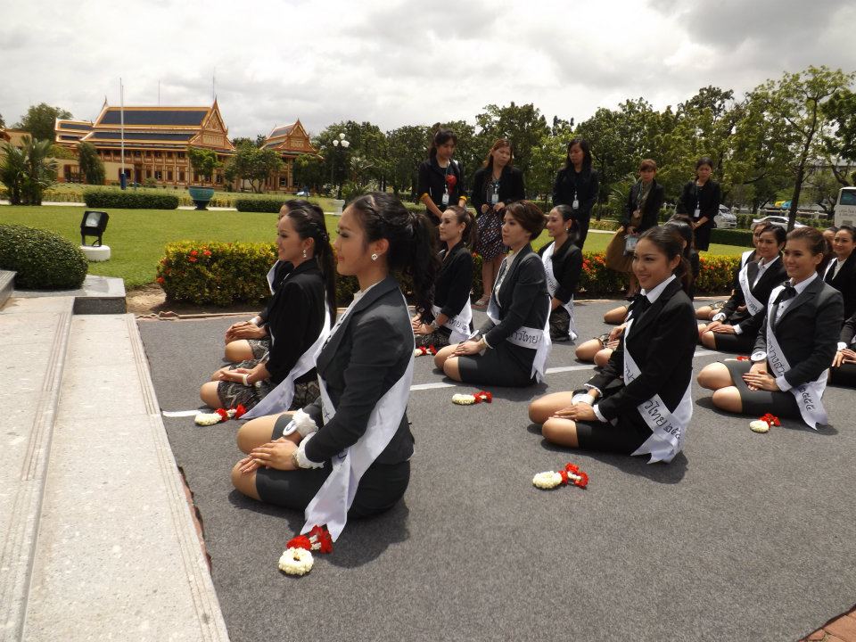 ผู้เข้าประกวดนางสาวไทย เยี่ยมชมโรงเรียนวชิราวุธ วิทยาลัย